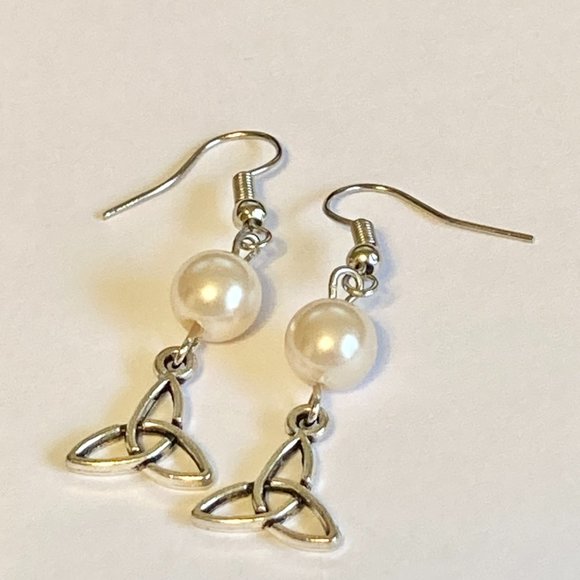 Celtic Knot Earrings Silver Plated Irish St Patricks Day White Glass Pearl - Picture 6 of 8
